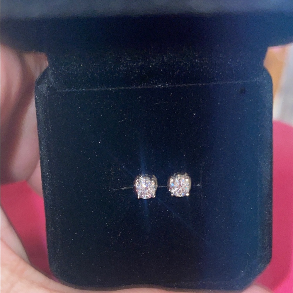 Silver Stud women’s earnings genuine Moissanite stone screwback